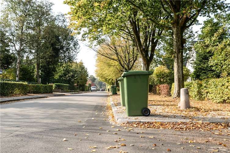 Unbekannte legen Mülltonnen auf die Straße Symbolbild. Foto: Pixabay.com