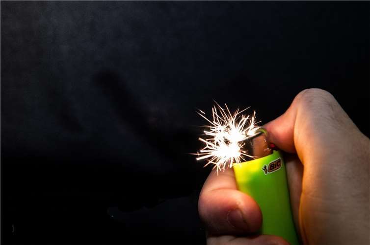 47-Jähriger zündet illegale Böller Symbolbild. Foto: i-eagle123/Pixabay