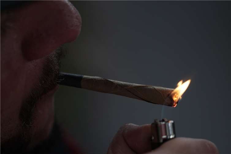 Koblenz: 31-Jähriger raucht Cannabis während der Fahrt Symbolbild. Foto: pixabay.com
