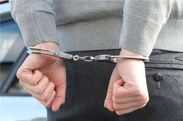 Vater würgt und schlägt Mutter: Tochter ruft Polizei Symbolbild. Foto: pixabay.com