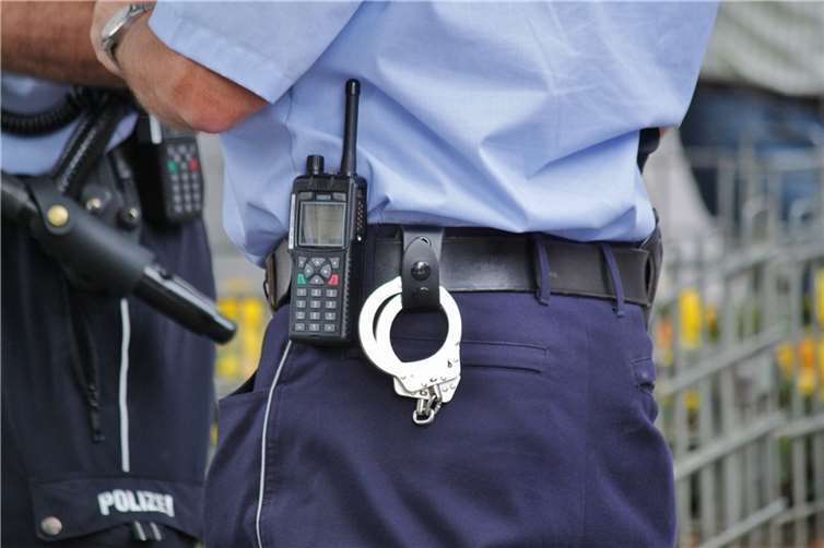 Koblenz: Mit Haftbefehl gesucht und an Bundespolizeirevier uriniert Symbolbild. Foto: pixabay.com