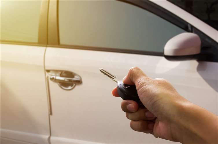 Autofahrer wirft Fahrzeugschlüssel weg: Trick geht nach hinten los Symbolbild. Foto: pixabay.com