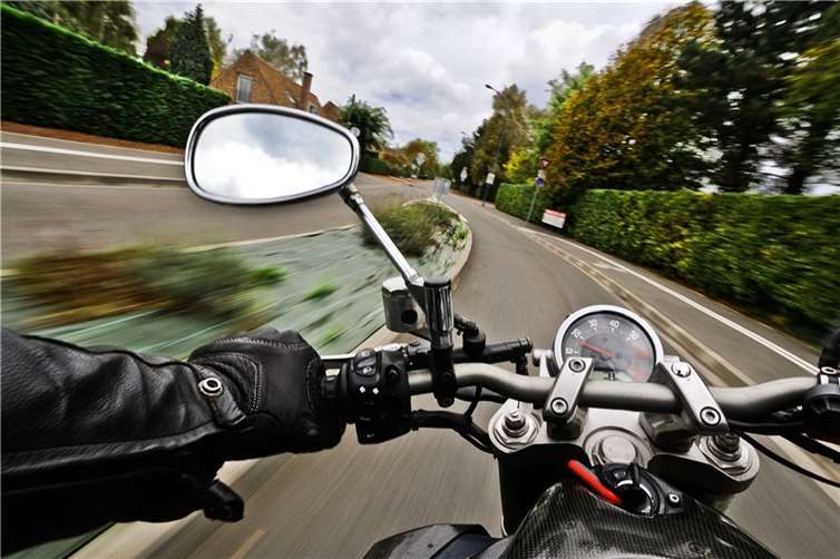 Nach Unfall mit Motorrad: Fahrer versucht Urintest zu manipulieren Symbolbild. Foto: pixabay.com