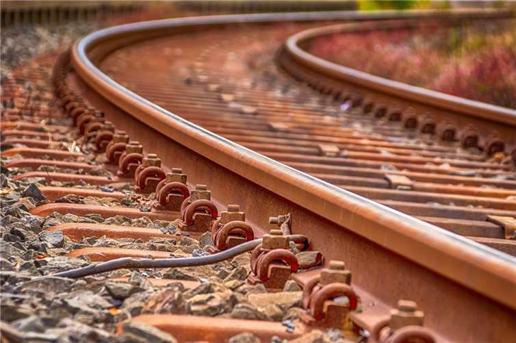 Abbiegen misslungen: 64-Jähriger landet auf Bahngleisen Symbolbild. Foto: pixabay.com