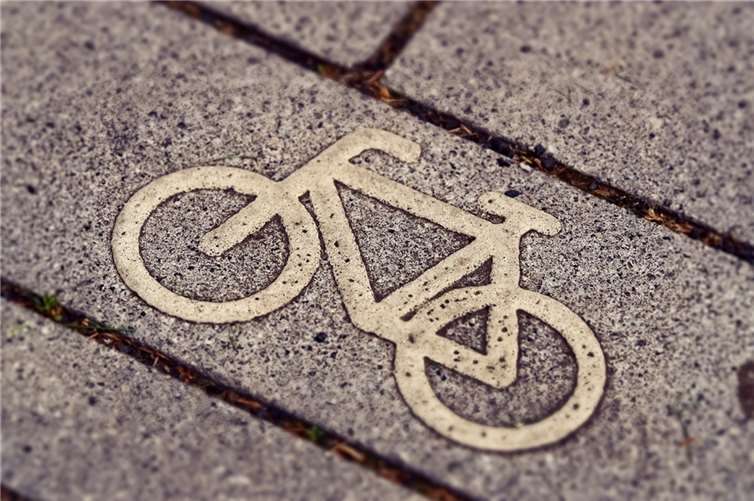 Koblenz: Fußgängerin von Radfahrer umgenietet Symbolbild Foto: pixabay.com