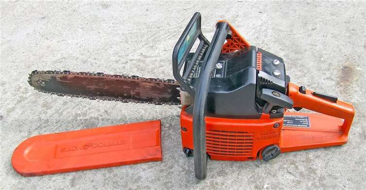 B 255: Verlorene Kettensäge führt zu Unfall Symbolbild. Foto: pixabay.com