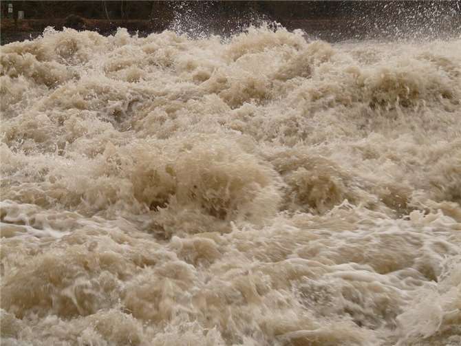 Hochwasser-Warnung in der VG Altenahr: Keine losen Gegenstände in Ufernähe lagern Symbolbild. Foto: pixabay.com