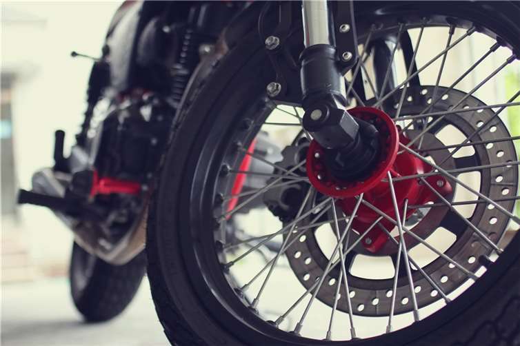 Riskantes Fahrmanöver in Leimbach: Zwei Autos trotz Gegenverkehr überholt Symbolbild. Foto:Pixabay.com