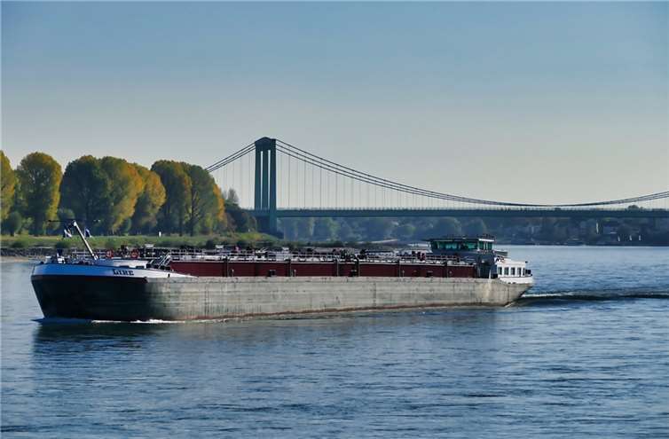 Schiff schlug leck - Austritt von Betriebsstoffen Symbolbild Quelle: pixabay.com