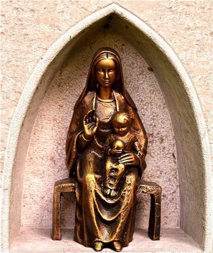 Grabfiguren entwendet Symbolbild Quelle: pixabay.com