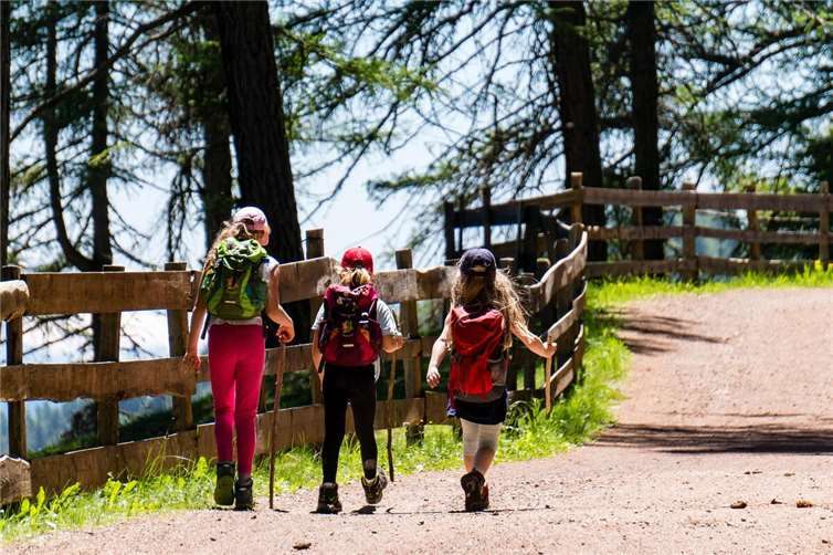 Tolle Wanderungen mit Kindern planen Symbolbild.Foto: Pixabay