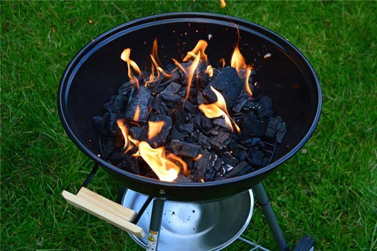 Grill sicher und effektiv anzünden Symbolbild.Foto: Pixabay