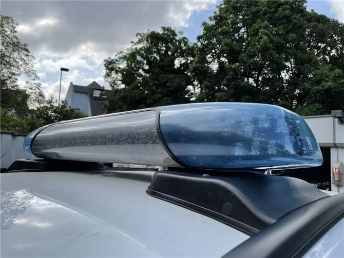 11.06.: 85-Jähriger kollidiert mit geparktem Auto Symbolbild.Foto: ROB