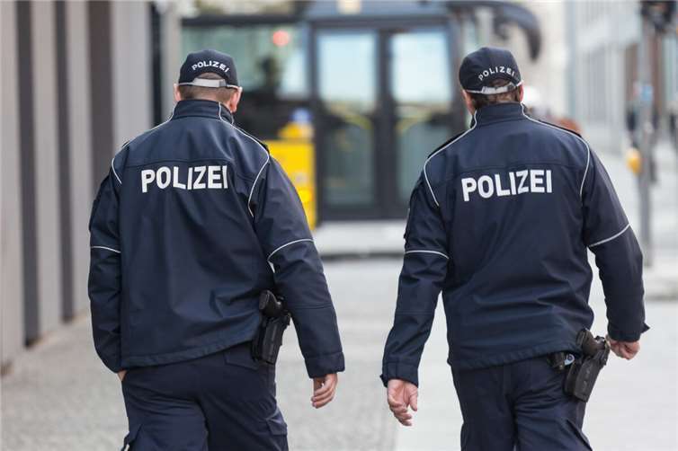 05.08.: Notruf der Nachbarn rettet 68-Jährigen das Leben Symbolbild.Foto: Tobias Arhelger - stock.adobe.com