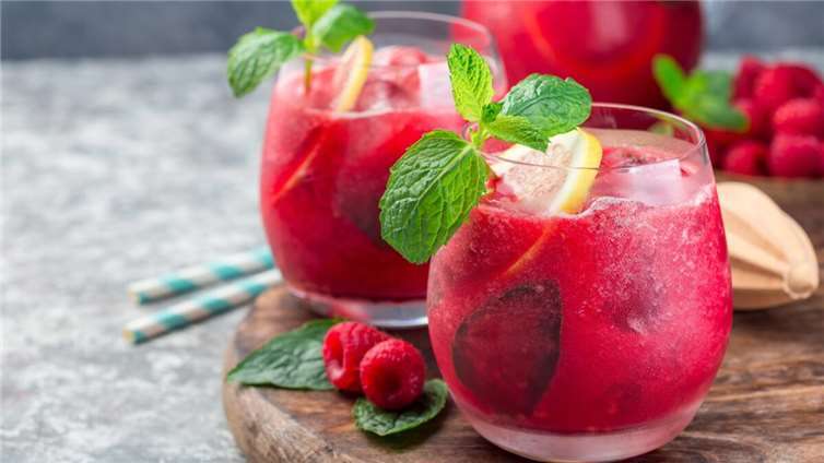 Sommerbeeren-Fizz - Sommer in einem Glas Symbolbild.Foto: iuliia_n - Adobe Stock
