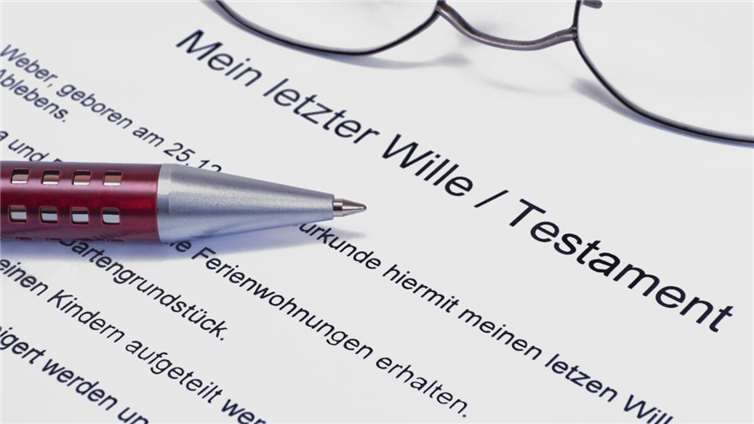 Ein Testament verfassen Symbolfoto: Gehkah - Adobe Stock