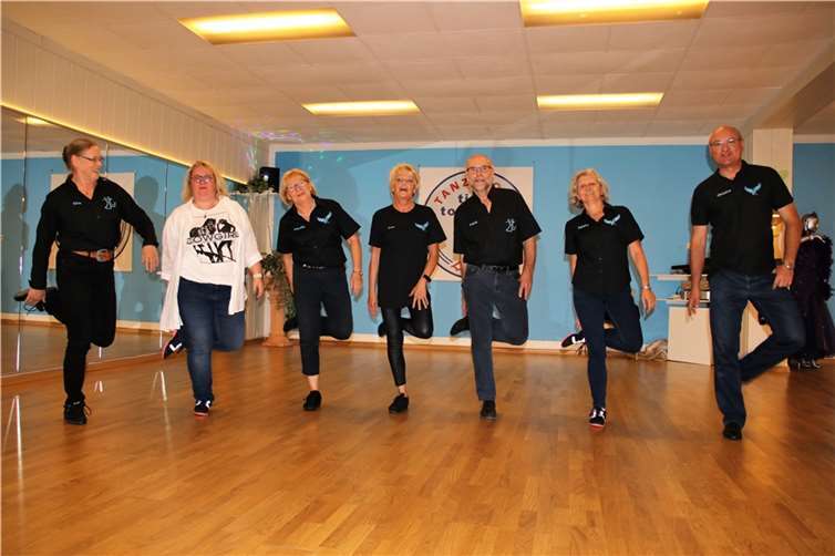 Synchron mit Spaß beim Linedance.  Fotos: privat