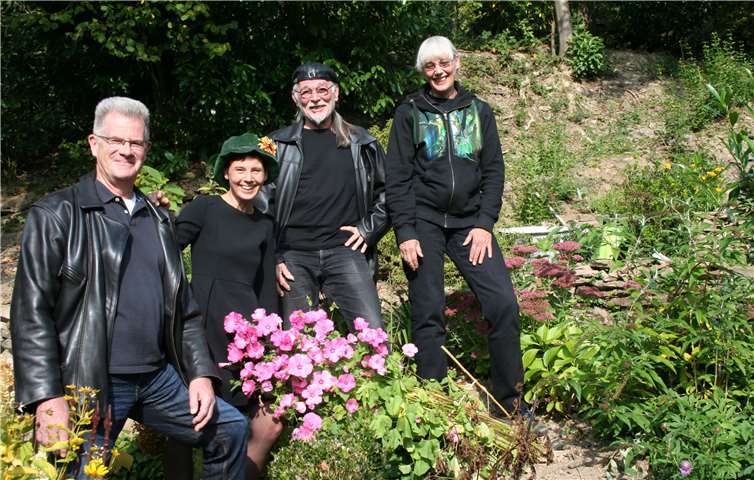 "Synnvoll“, die einheimische Band um Peter „Pele“ Reinnarth, präsentiert ihr aktuelles Programm „Der Weg ist das Ziel“. Privat