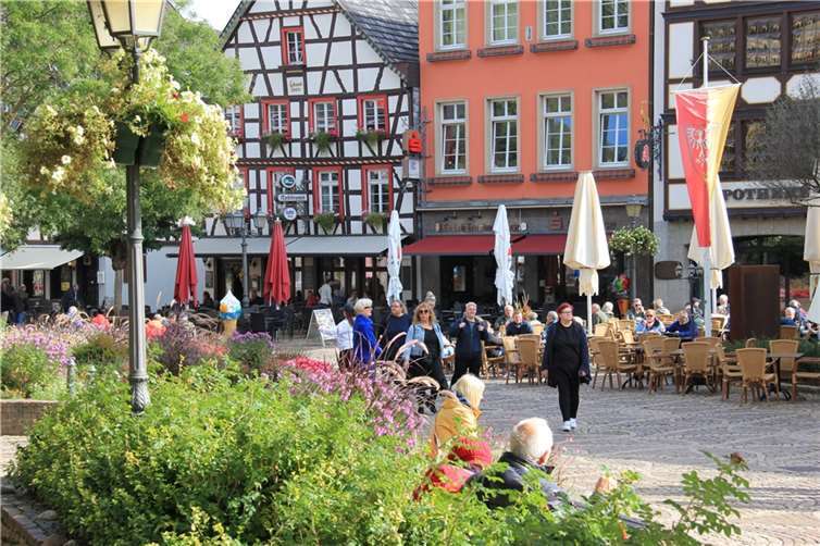Szene am Ahrweiler Marktplatz.  Foto: GS