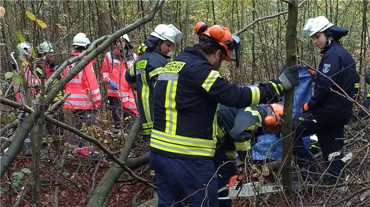 Szenen aus der Übung Feuerwehr Kleinmaischeid