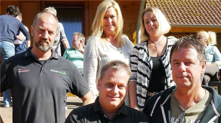 TC Steimel sicherte sich erneut den Titel bei der Sommerrunde des TVR in der Klasse 40+. (v.li.): Jörg Heinen, Sabine Roeber, Michaela Schür, Ingo Schneider, Rolf Oettgen.Dietrich Rockenfeller/TC Steimel