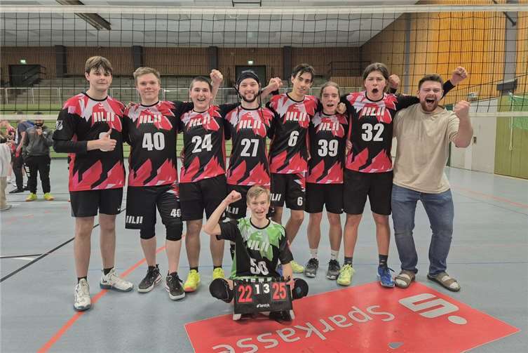 TV 05 Mülheim II nach erfolgreichem Spiel: v.l.hinten P. Henning, J. Müller, M. Föhr, Y. Stock, J. Veit, B. Keskin, E. Pinger, Coach M. Bartz und vorne F. Mager. Foto: TV 05 Mülheim
