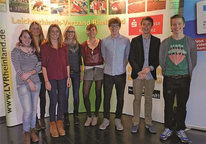 Tabea Schenke, Vanessa Strohe, Stefanie Müller, Tamina Zinn, Annika Jüttner, Julien Jeandrée, Robert Schütz und Marvin Zyciora bei der Ehrung in Koblenz.privat