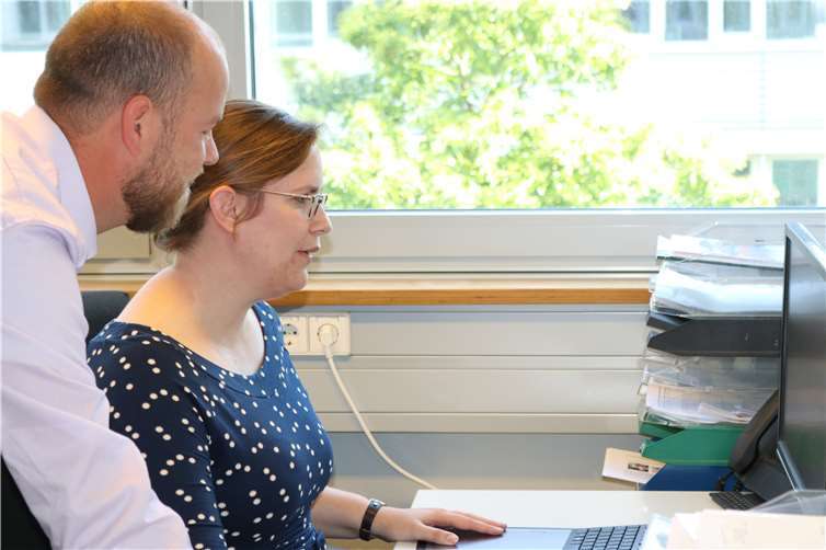 Täglich überprüfen die Wissenschaftler die aktuellen Resultate.