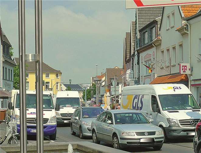 Täglicher Stau in der Rheinbacher Hauptstraße. privat