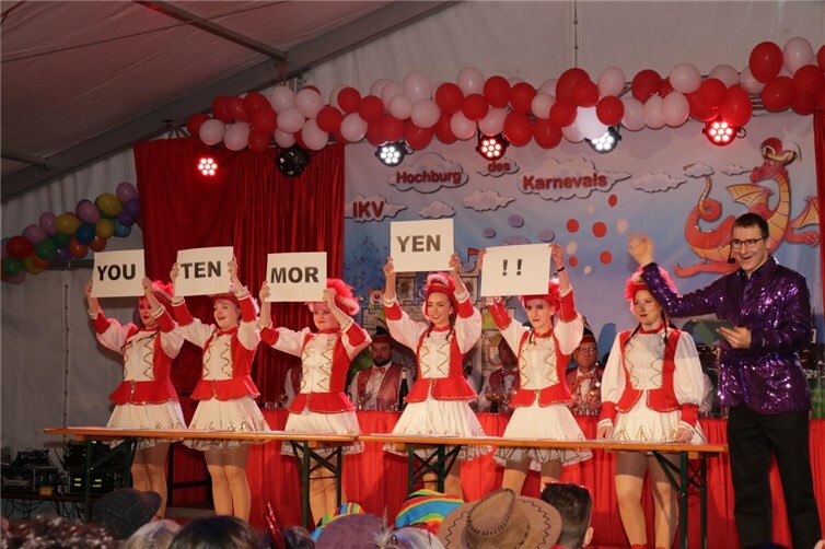Tänze, Sketche und kölsche Sprache: Ein unvergesslicher Karnevalsabend.