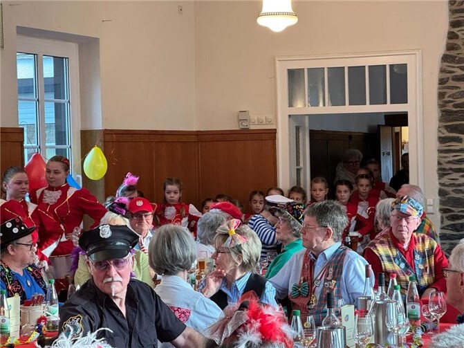 Tänze, Sketche und viel Musik: Närrisches Programm begeistert Senioren.  Foto: privat