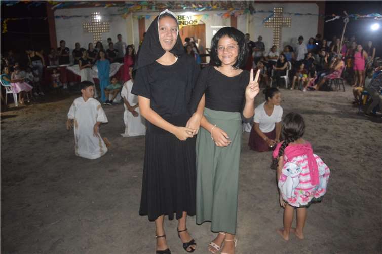 Tänze und Theaterstücke wurden Wochen vorher einstudiert, um zum 10-jährigen Jubiläum der Casa Margarete aufgeführt zu werden. Unter anderem wurden Szenen aus dem Leben der Ordensschwester und von Margarete Echternach, deren Erbe das Mehrzweckhaus erst ermöglicht hat, von zwei Jugendlichen gespielt.