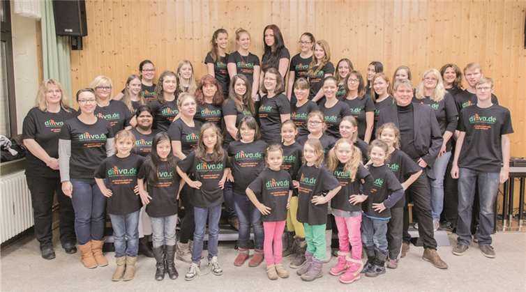 Tänzer des SV 80 Ramersbach in neuen Outfits.  Privat