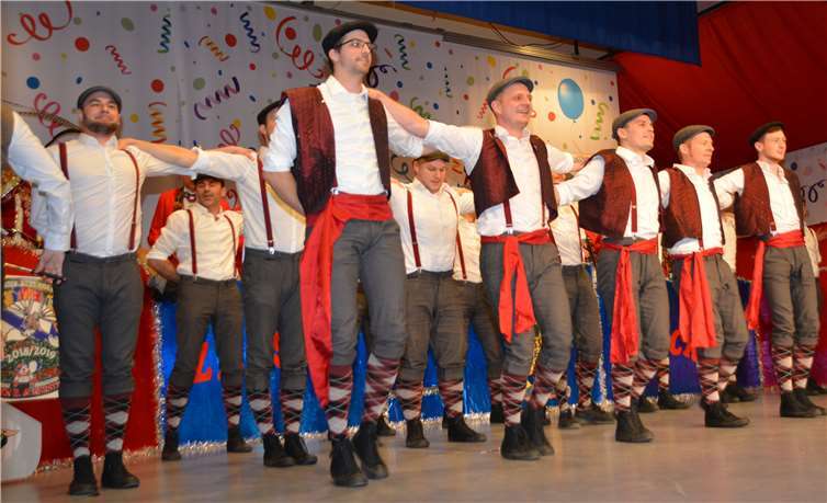 Tänzerische Reise um die Welt: die „Vulkanelfen“ in Aktion.