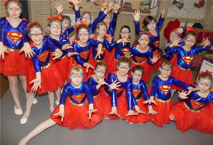 Tänzerische Superkräfte entwickelten die Supergirls der Showtanzgruppe Mariposa aus Blankenrath.