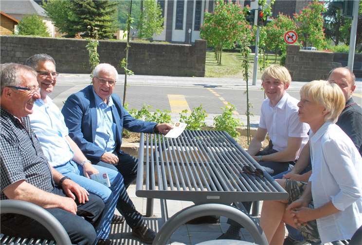 Tag der Städtebauförderung in Kruft (v.l.: Rudolf Schneichel, Wilhelm Anheier, Karl Büchel, Marc Ruland, Bernd Könemund und Eva Steinberg). privat