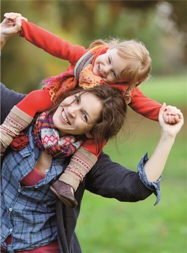 Tagesmütter können sich flexibel auf die Bedürfnisse von Familien einstellen. Fotolia