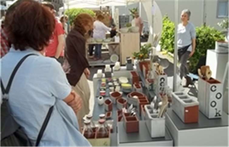 Tagsüber findet der große Keramikmarkt statt.Privat