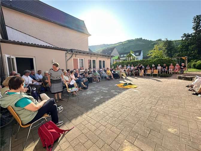Taizé-Sommernacht im Pfarrgarten von St. Laurentius.  Foto: privat