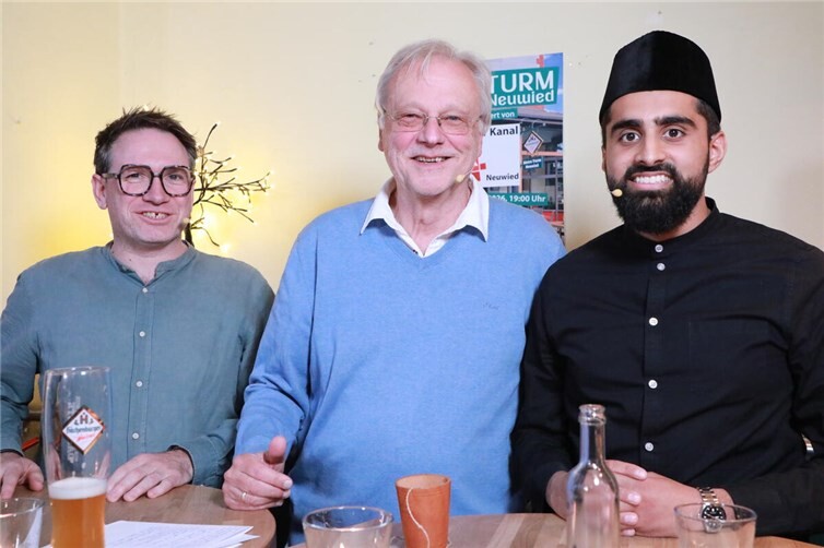 Talk im Turm. Mit Schauspieler Boris Weber, Moderator Gerd Finkemeier und Imam Nudassar Ahmed (von links)