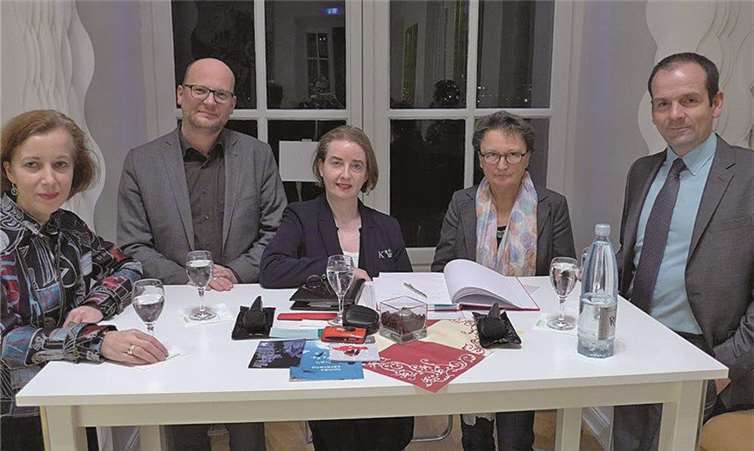 Talkgäste im Schloss (v.l.): Dr. Beate Reifenscheid, Dr. Oliver Kornhoff, Petra Lötschert, Monika Gass und Jörg Busch.Privat