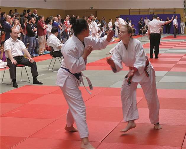 Tamara Strempel (r.) im Kampf gegen Maeva Franc aus Wiesbaden.privat