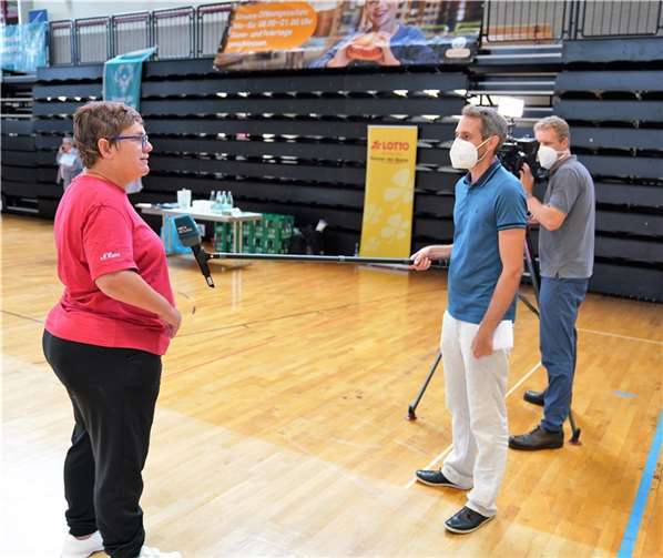 Tanja Dötsch, Botschafterin der Landesspiele 2022 in Koblenz war eine gefragte Interviewpartnerin beim inklusiven Sportvormittag in der CGM Arena.