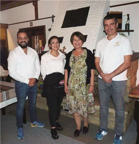 Tanja Jelic mit ihrem fachkundigen Serviceteam.  Fotos: FRE