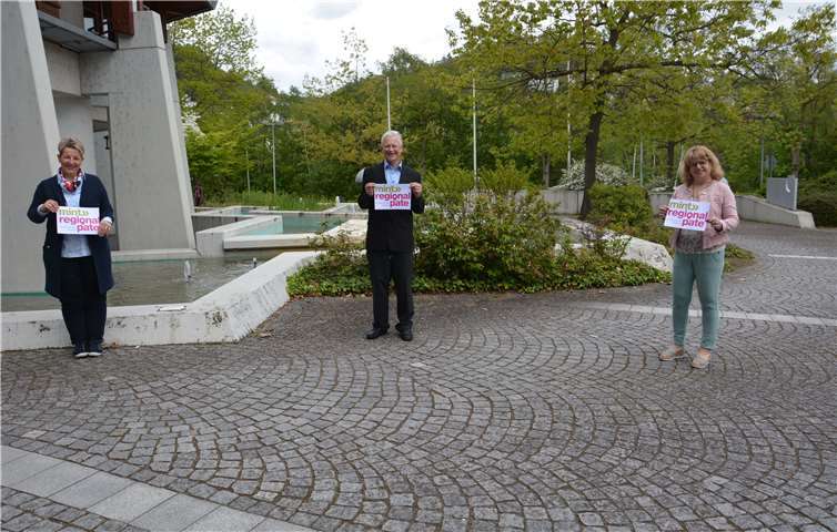 Tanja Steeg, Landrat Frank Puchtler und Nicole Hecker-Meyer freuen sich über die MINT-Kooperation.