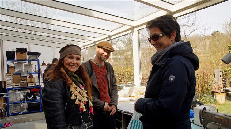 Tanja und Gideon Necker empfingen die Besucherin ihrem Wintergartenatelier und Garten.