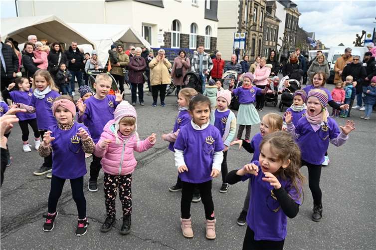 „Tanzen mit Herz“ hieß es bei der Mendiger Kindertanzgruppe zum Frühlingserwachen in der Brauerstadt. Fotos: SK