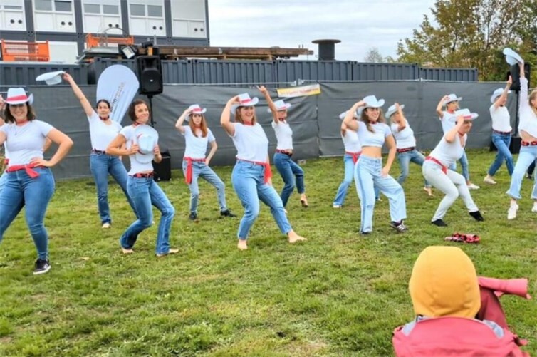 Tanzende des MSV beim Spiel- und Sportfest