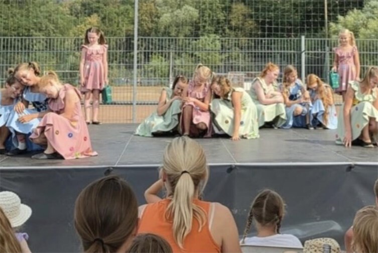 Tanzgruppe Bambini beim Auftritt Wd-& Sommernachtsfest in Lehmen.