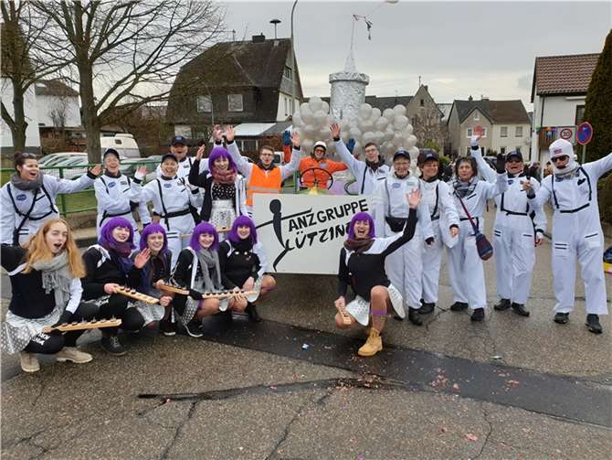 Tanzgruppe Lützinck beim Zug in Niederlützingen am 04.03.2019